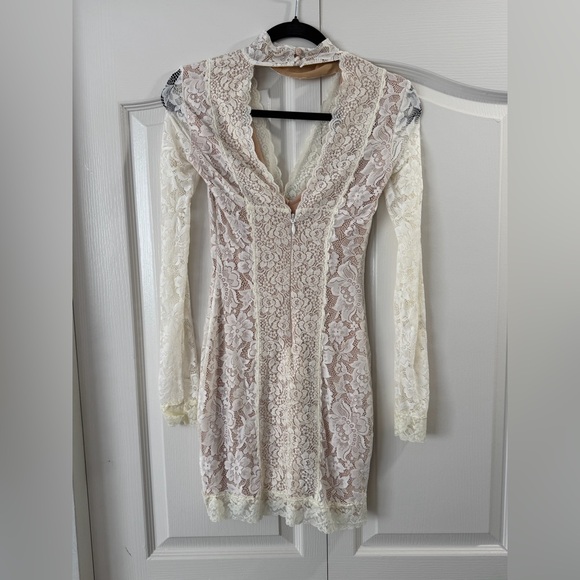BEBE white lace dress - Picture 4 of 5